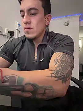 strongboy  online show from April 7, 7:36 pm