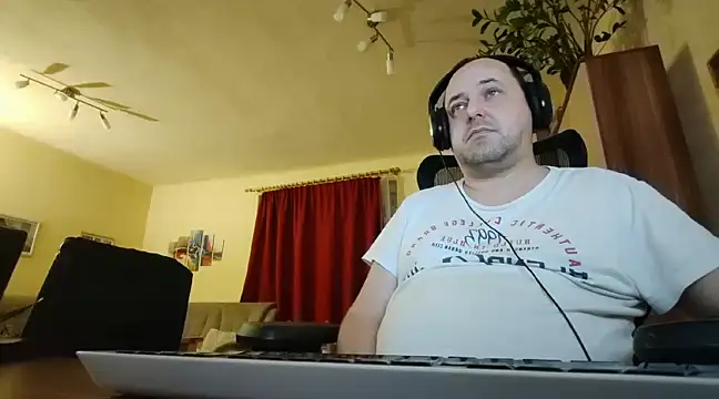 Stevie Little online show from February 2, 1:12 am