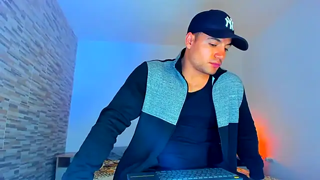 nicolas herrera online show from March 8, 3:16 am