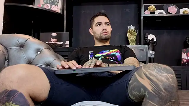 Snapshot of matteosantos chatting on October 28, 11:56 am matteosantos online show from October 28, 11:56 am