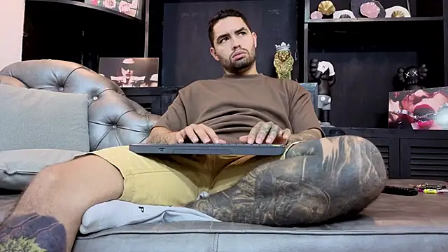 Snapshot of matteosantos chatting on November 1, 12:31 pm matteosantos online show from November 1, 12:31 pm