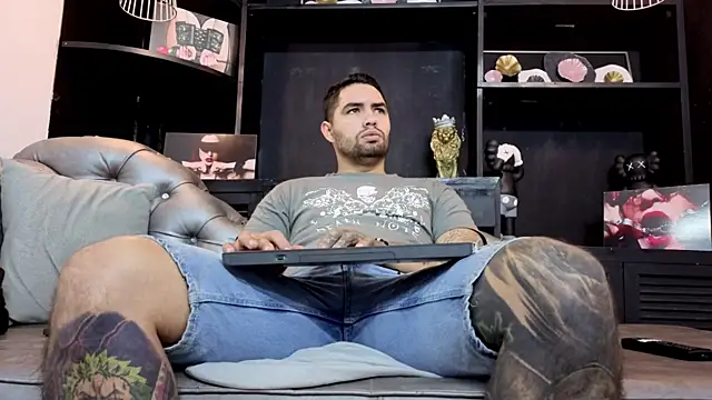 Snapshot of matteosantos chatting on October 31, 12:30 pm matteosantos online show from October 31, 12:30 pm