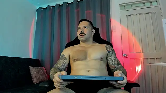 Snapshot of Pierre_Vidal chatting on October 18, 11:31 pm Pierre Vidal online show from October 18, 11:31 pm