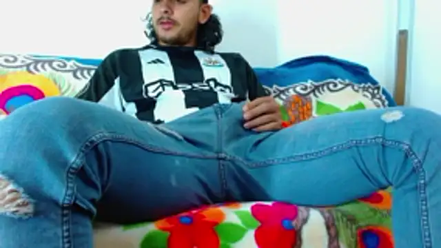 tuyo1995 online show from April 28, 3:39 pm