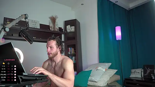 Snapshot of VIktorSecret chatting on October 6, 5:23 am VIktorSecret online show from October 6, 5:23 am