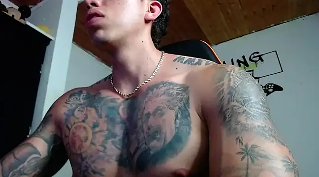 Snapshot of Adam_Hudsond chatting on December 5, 10:01 pm Adam Hudsond online show from December 5, 10:01 pm