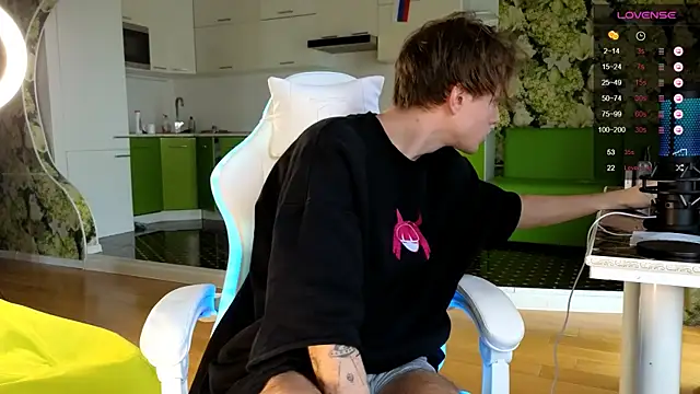 Snapshot of Cryptikov chatting on October 15, 10:23 am Cryptikov online show from October 15, 10:23 am