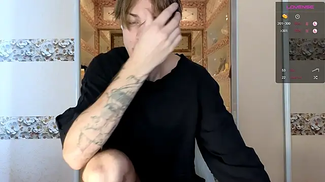 Snapshot of Cryptikov chatting on October 25, 9:11 am Cryptikov online show from October 25, 9:11 am