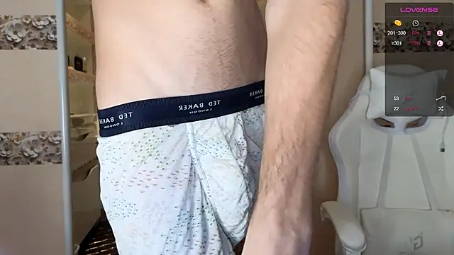 Snapshot of Cryptikov chatting on October 31, 10:07 am Cryptikov online show from October 31, 10:07 am