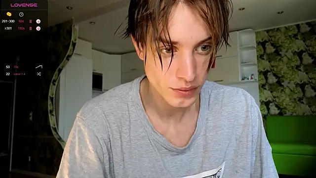 Snapshot of Cryptikov chatting on October 14, 10:11 am Cryptikov online show from October 14, 10:11 am