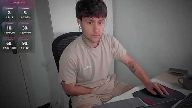 HonestAndrew online show from April 28, 2:33 pm