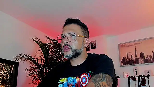 Snapshot of MrFrank_tattoo chatting on December 12, 12:27 am MrFrank tattoo online show from December 12, 12:27 am