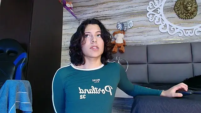 oliver  brown online show from April 12, 8:43 pm