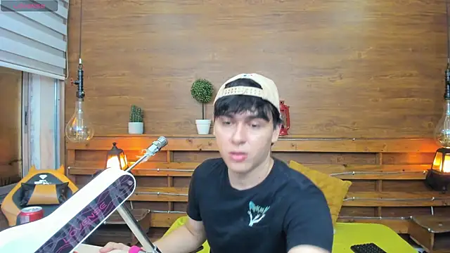 noahot08 online show from December 3, 7:33 pm