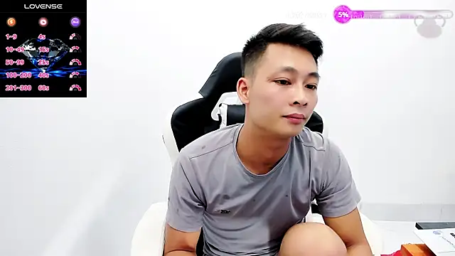 Snapshot of Naughty--asian chatting on October 26, 7:43 am Naughty--asian online show from October 26, 7:43 am