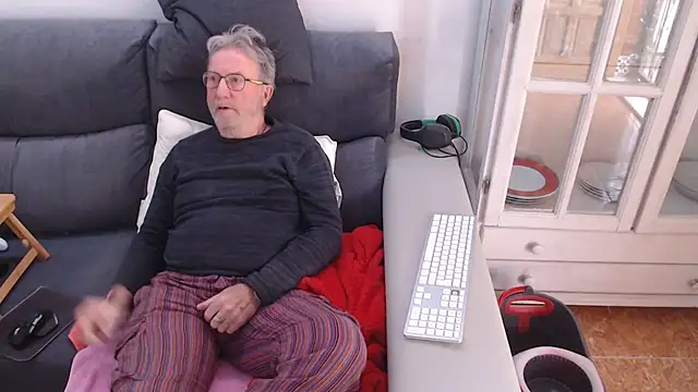 Snapshot of Nudelschwanz chatting on February 24, 5:09 pm Nudelschwanz online show from February 24, 5:09 pm