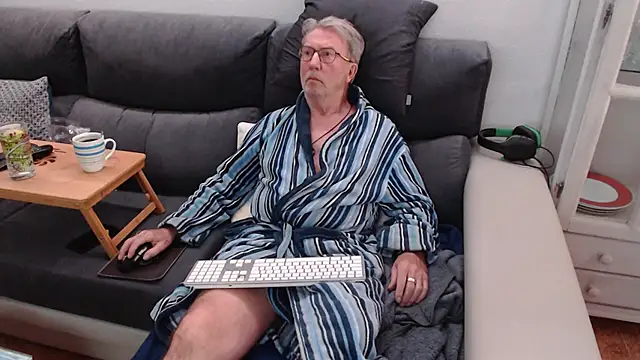Snapshot of Nudelschwanz chatting on March 3, 4:40 pm Nudelschwanz online show from March 3, 4:40 pm