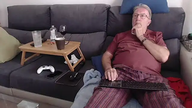 Nudelschwanz online show from April 25, 3:31 pm