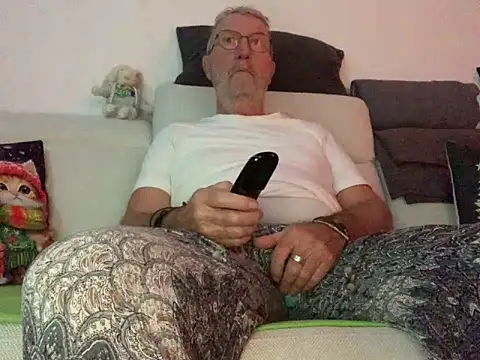 Snapshot of Nudelschwanz chatting on December 20, 4:46 pm Nudelschwanz online show from December 20, 4:46 pm