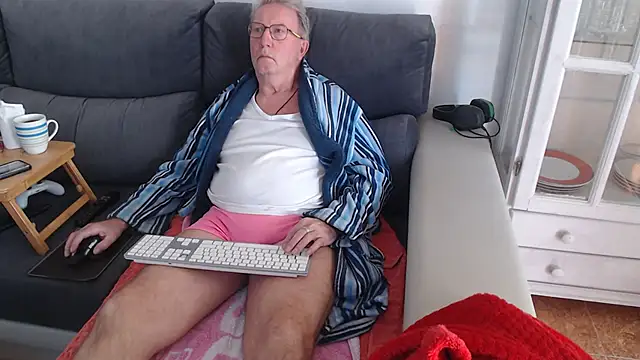 Snapshot of Nudelschwanz chatting on February 10, 4:04 pm Nudelschwanz online show from February 10, 4:04 pm