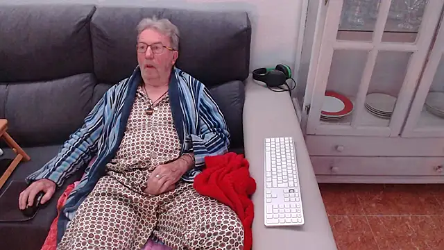 Snapshot of Nudelschwanz chatting on February 16, 7:04 am Nudelschwanz online show from February 16, 7:04 am