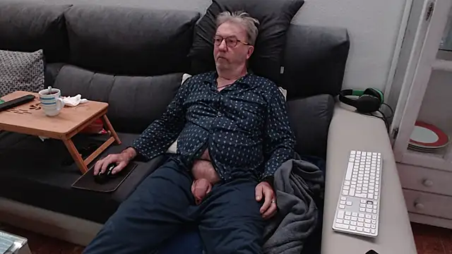 Snapshot of Nudelschwanz chatting on March 5, 1:52 am Nudelschwanz online show from March 5, 1:52 am