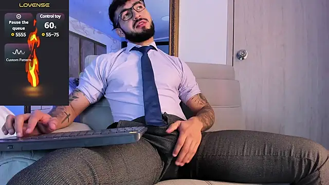 Snapshot of MarkWalker__ chatting on January 21, 11:18 am MarkWalker online show from January 21, 11:18 am