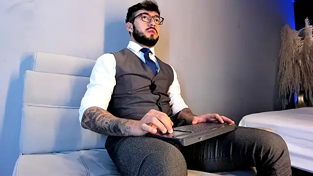 Snapshot of MarkWalker__ chatting on December 31, 10:26 am MarkWalker online show from December 31, 10:26 am