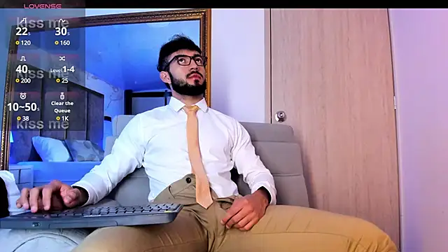 Snapshot of MarkWalker__ chatting on December 11, 10:59 am MarkWalker online show from December 11, 10:59 am