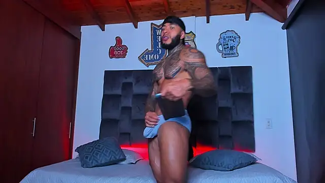 muscle man16 online show from December 3, 12:00 am