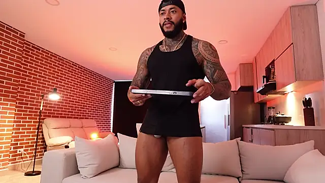 Snapshot of muscle_man16 chatting on October 12, 12:32 pm muscle man16 online show from October 12, 12:32 pm