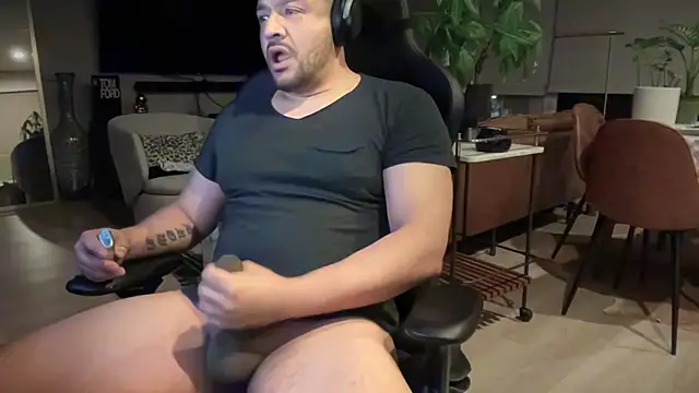 Snapshot of HungandThickLatin chatting on March 21, 12:06 pm HungandThickLatin online show from March 21, 12:06 pm