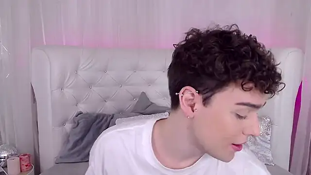 Snapshot of RobbyCharming chatting on October 3, 3:44 am RobbyCharming online show from October 3, 3:44 am
