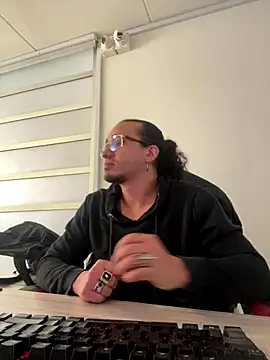 Melkkor online show from November 8, 6:00 pm