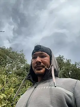 juniiorre online show from November 14, 11:00 am