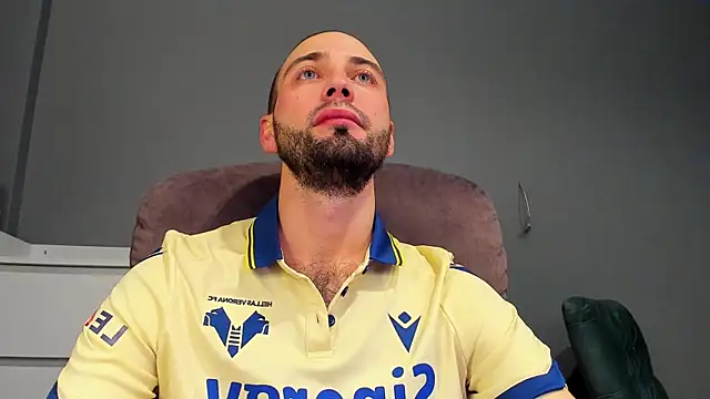 A              online show from November 17, 12:52 pm