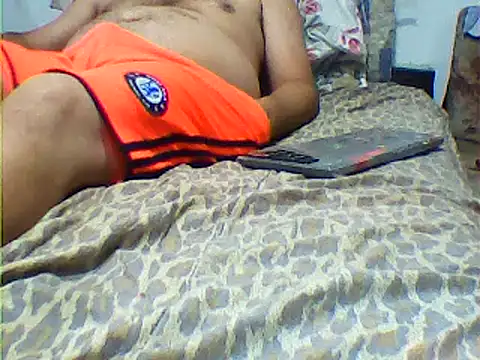 Snapshot of messi_syssy chatting on February 21, 9:45 am messi syssy online show from February 21, 9:45 am