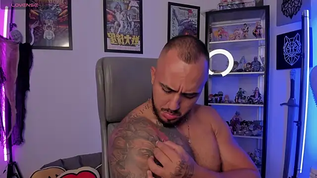 Snapshot of luck_spartans chatting on October 17, 3:32 am luck spartans online show from October 17, 3:32 am