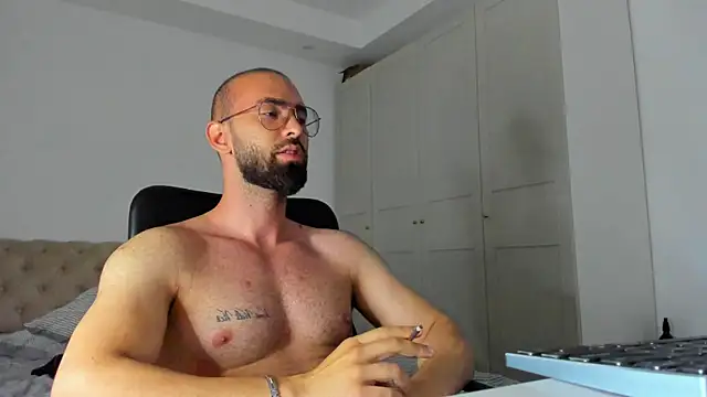 MichaelMasterss online show from June 18, 9:20 pm