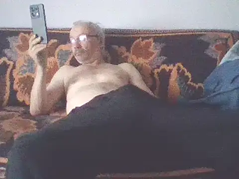 Snapshot of cumloverboyxx69 chatting on December 16, 4:13 am cumloverboyxx69 online show from December 16, 4:13 am
