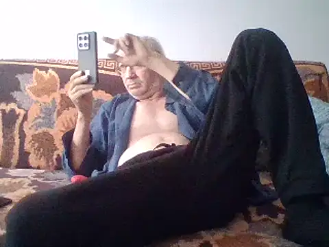Snapshot of cumloverboyxx69 chatting on January 5, 8:22 am cumloverboyxx69 online show from January 5, 8:22 am
