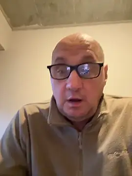 Snapshot of vanjbi45 chatting on October 11, 5:44 am vanjbi45 online show from October 11, 5:44 am