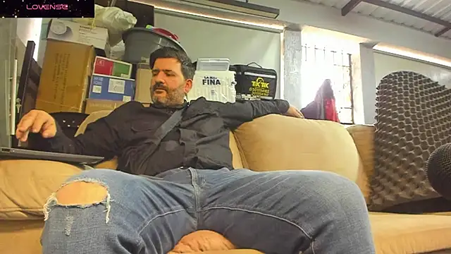 Snapshot of Maxi_TheBigDaddy chatting on September 18, 6:21 pm Maxi TheBigDaddy online show from September 18, 6:21 pm
