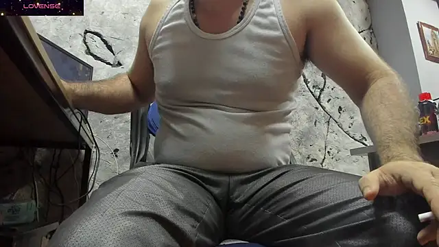 Snapshot of Maxi_TheBigDaddy chatting on September 12, 8:42 pm Maxi TheBigDaddy online show from September 12, 8:42 pm