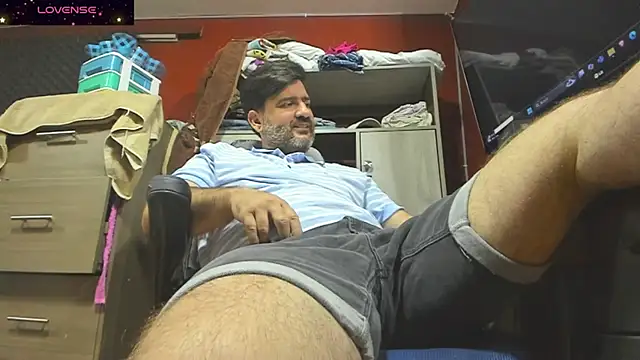 Snapshot of Maxi_TheBigDaddy chatting on September 21, 4:18 pm Maxi TheBigDaddy online show from September 21, 4:18 pm