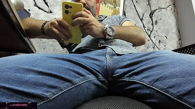 Snapshot of Maxi_TheBigDaddy chatting on November 1, 5:17 pm Maxi TheBigDaddy online show from November 1, 5:17 pm