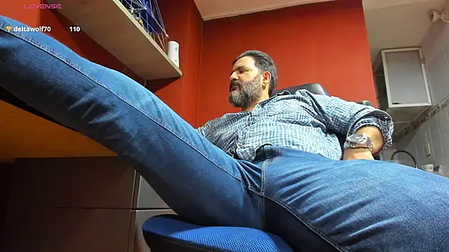 Snapshot of Maxi_TheBigDaddy chatting on February 28, 10:50 pm Maxi TheBigDaddy online show from February 28, 10:50 pm