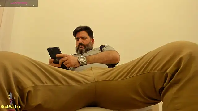 Snapshot of Maxi_TheBigDaddy chatting on January 13, 10:35 pm Maxi TheBigDaddy online show from January 13, 10:35 pm