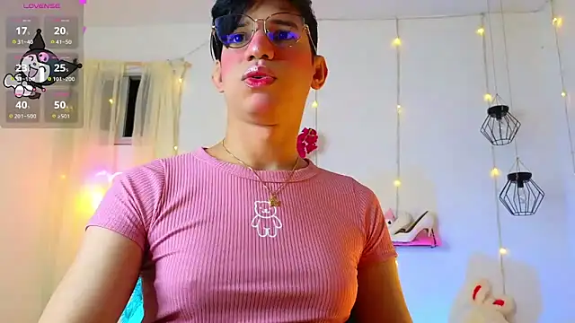 Snapshot of Ariel_Femboy_ chatting on March 22, 4:24 am Ariel Femboy online show from March 22, 4:24 am