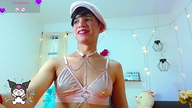 Snapshot of Ariel_Femboy_ chatting on December 21, 3:14 am Ariel Femboy online show from December 21, 3:14 am
